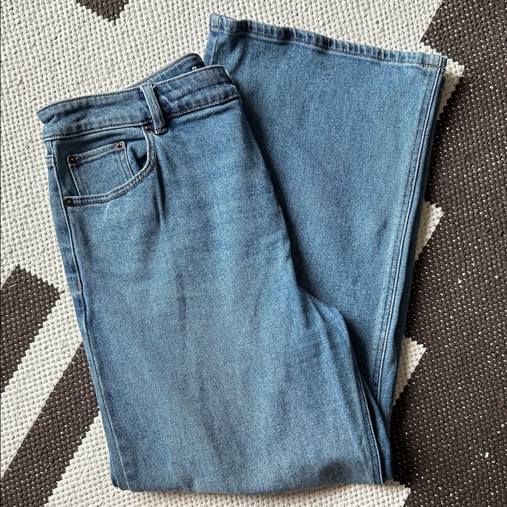 Reitmans Blue Flare & Wide Leg Jeans - Picture 4 of 9